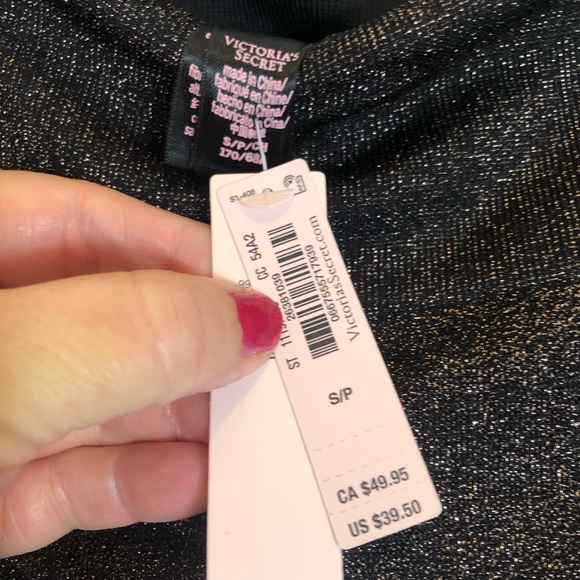 Victoria’s Secret Black and Gold Metallic Leggings. Size Small. NWT - Picture 6 of 6